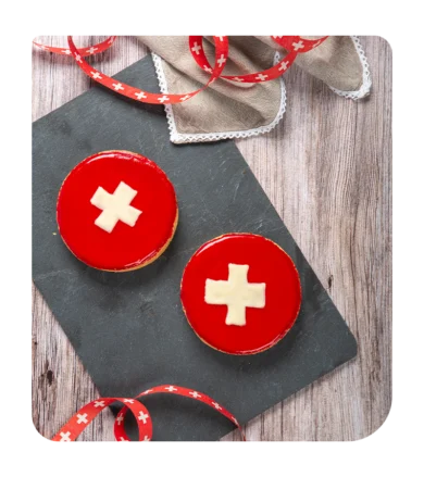 Caracs suisses décorés d’une croix suisse pour l’atelier pâtisserie spécial 1er août de La Fabrique