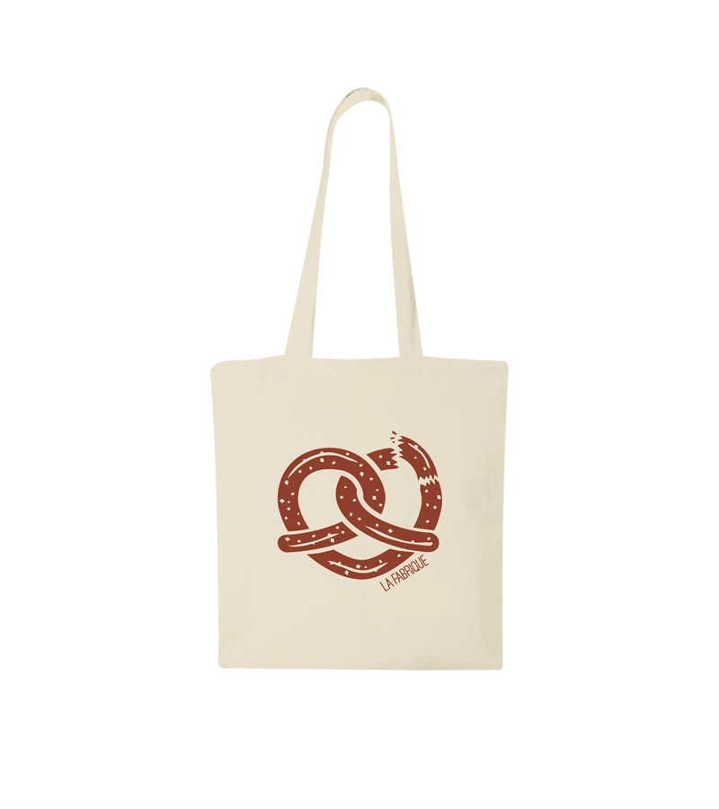 Sac en coton marqué d'un bretzel en forme de coeur et du logo La Fabrique